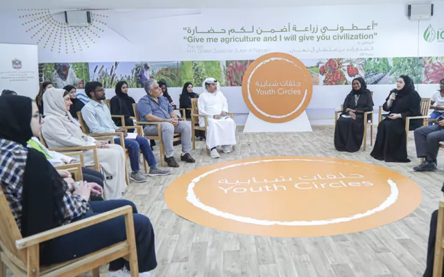 استضاف المركز الدولي للزراعة الملحية (إكبا) اليوم حلقة شبابية بعنوان "نظم أغذية زراعية مستدامة في ظل تغير المناخ"، بالتعاون مع وزارة التغير المناخي والبيئة، والهيئة الإتحادية للشباب في دولة الإمارات العربية المتحدة. 
